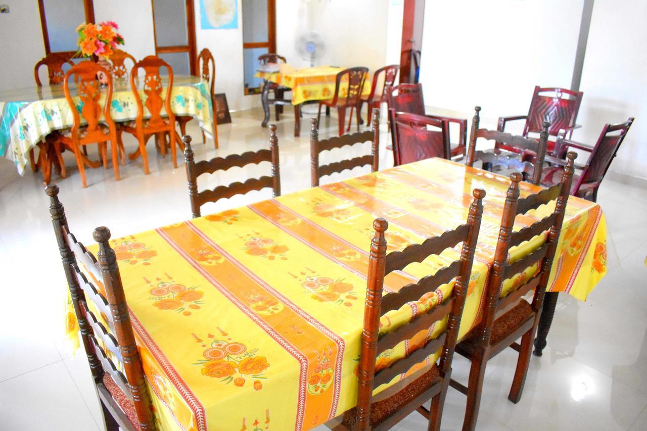 Lion Rest Hotell Anuradhapura Eksteriør bilde