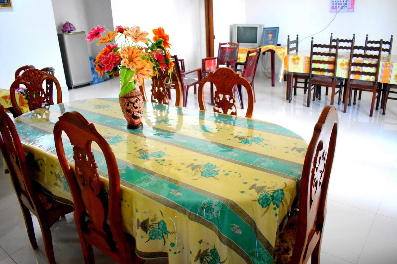 Lion Rest Hotell Anuradhapura Eksteriør bilde